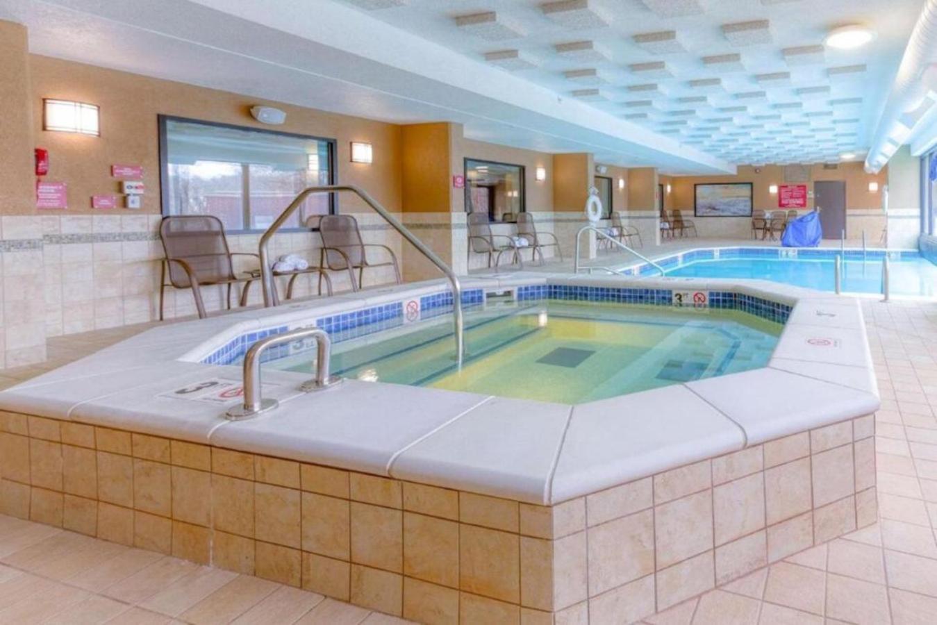 Heritage Inn & Suites St Louis Fenton, Trademark By Wyndham エクステリア 写真