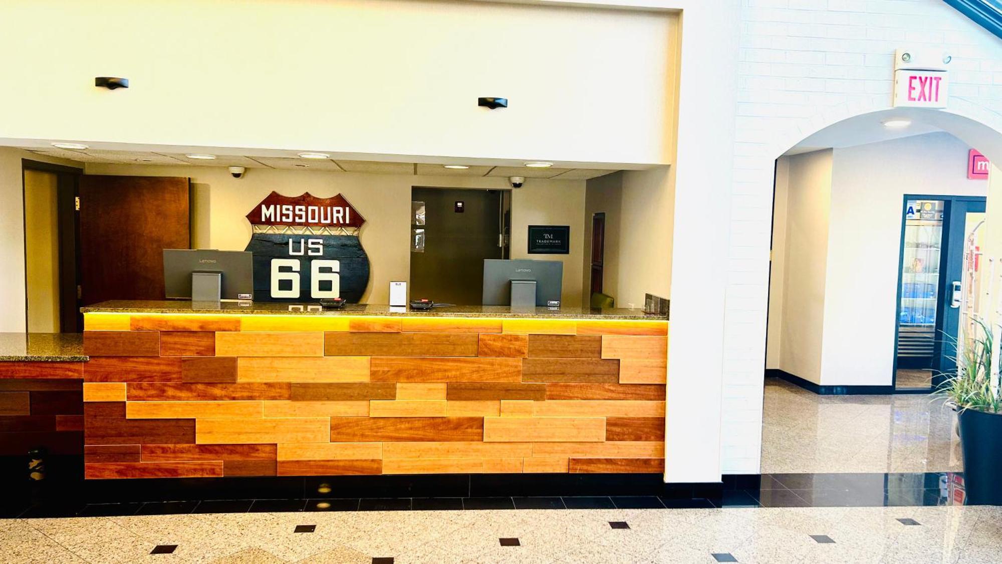Heritage Inn & Suites St Louis Fenton, Trademark By Wyndham エクステリア 写真