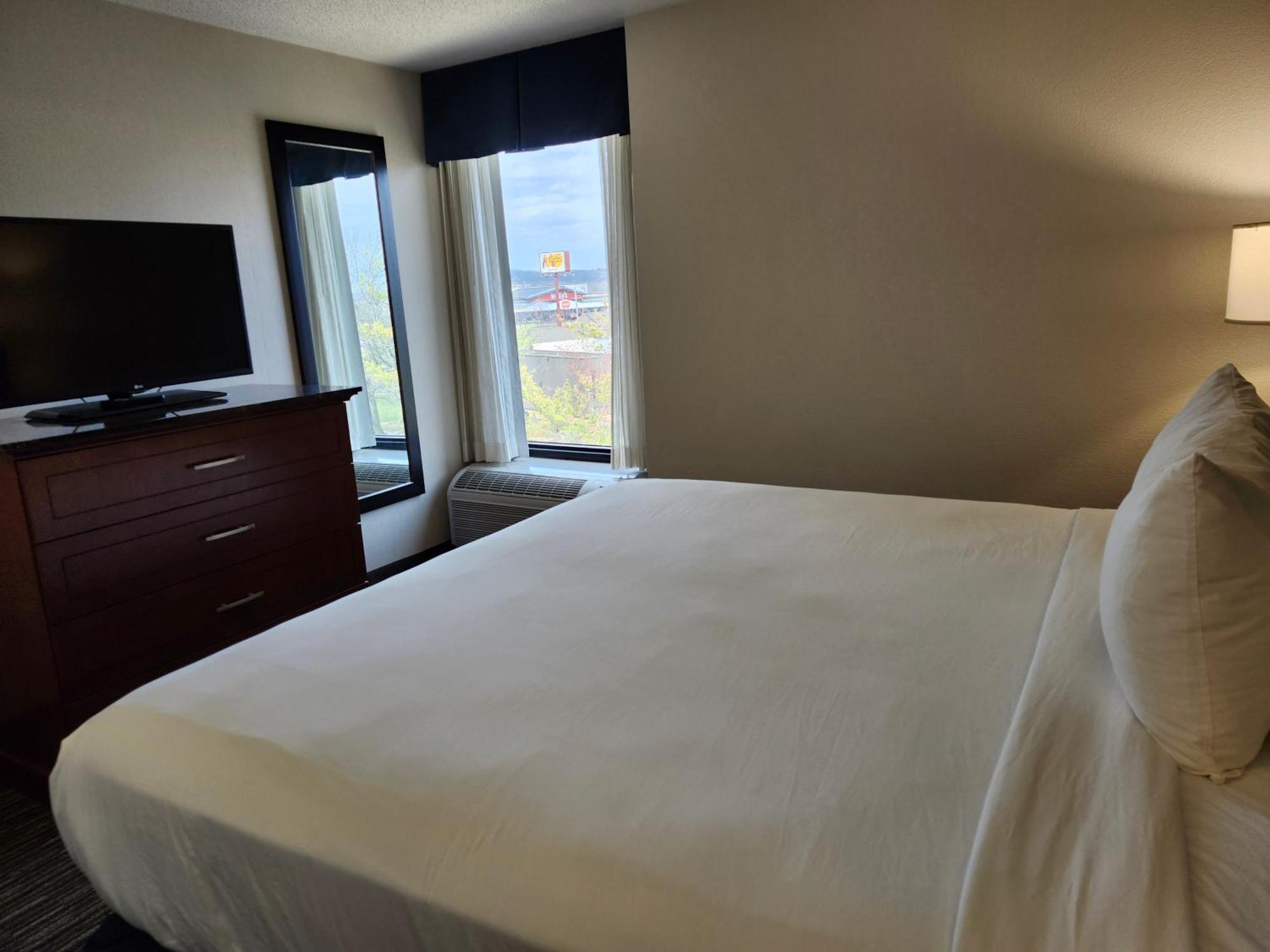 Heritage Inn & Suites St Louis Fenton, Trademark By Wyndham エクステリア 写真